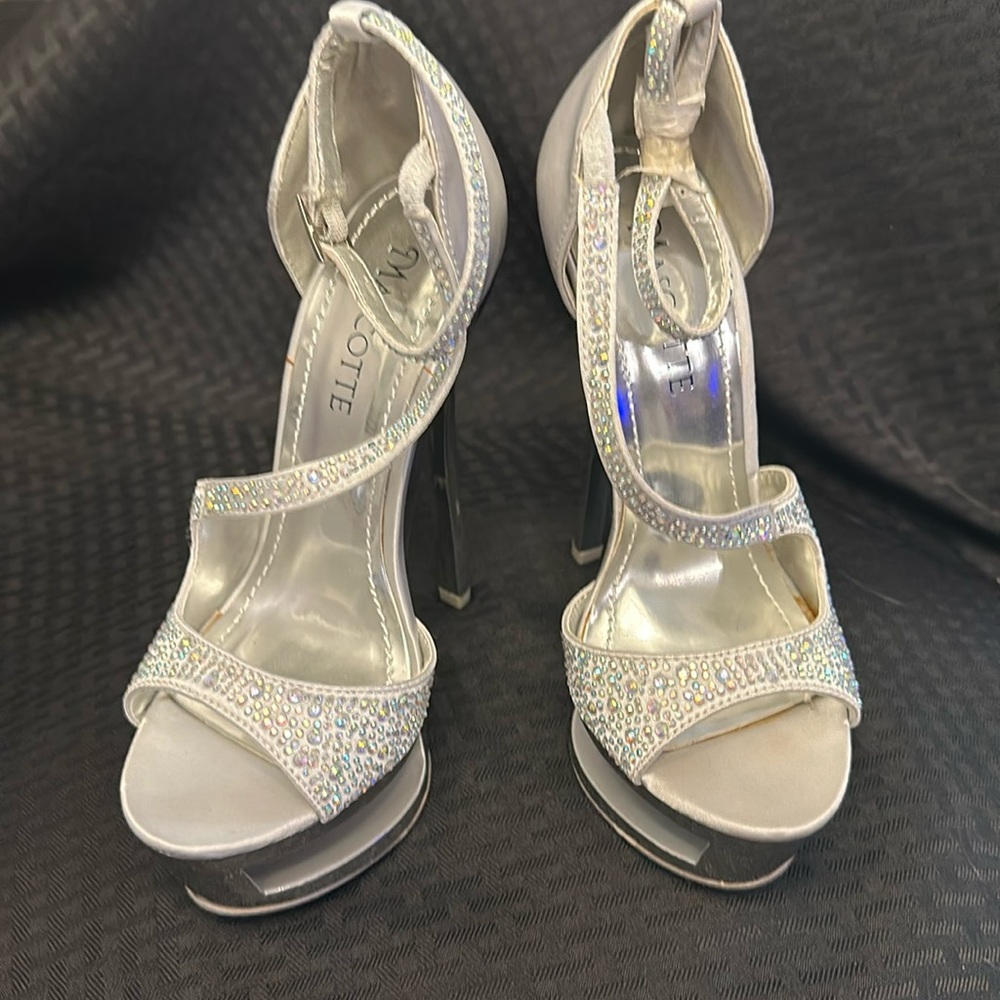 Mascotte 5.5” Silver Platform. Size 5.5